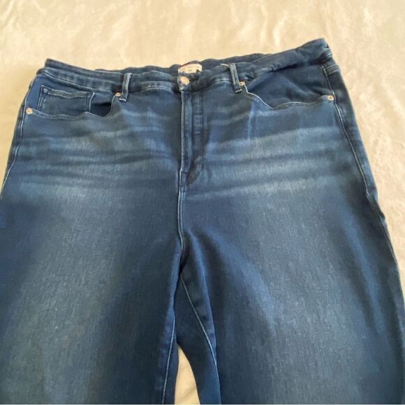 GOOD AMERICAN GOOD WAIST RAW HEM DENIM JEANS - Picture 5 of 11
